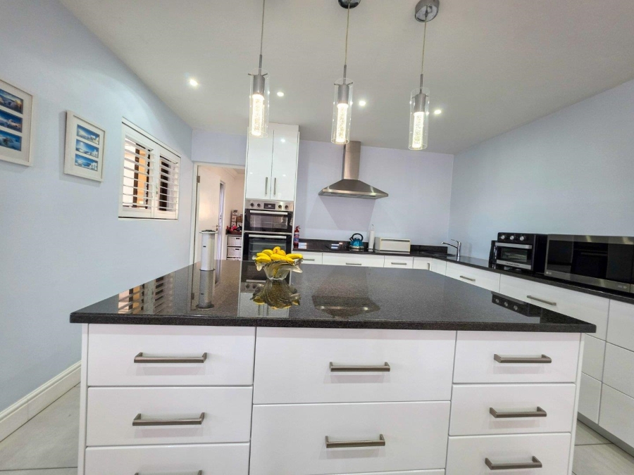 3 Bedroom Property for Sale in Stilbaai Western Cape